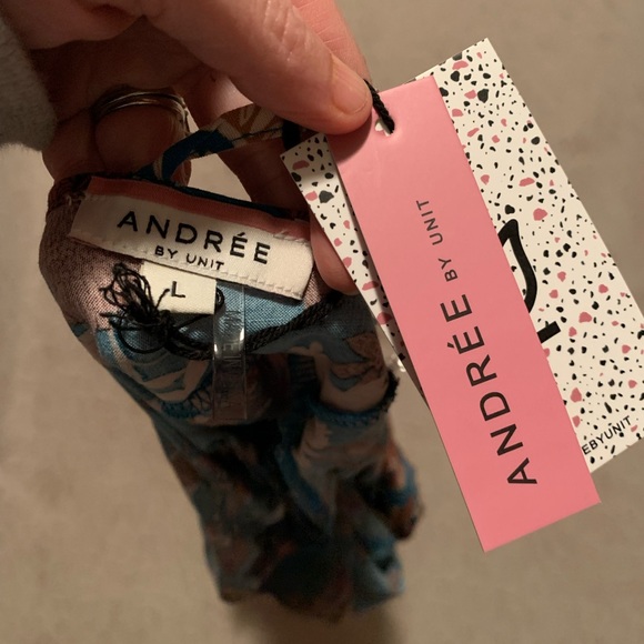 Women’s Top - Picture 4 of 5